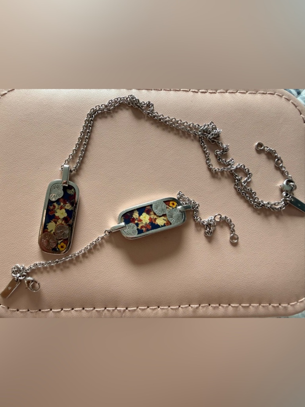 Cacharel floral necklace and bracelet